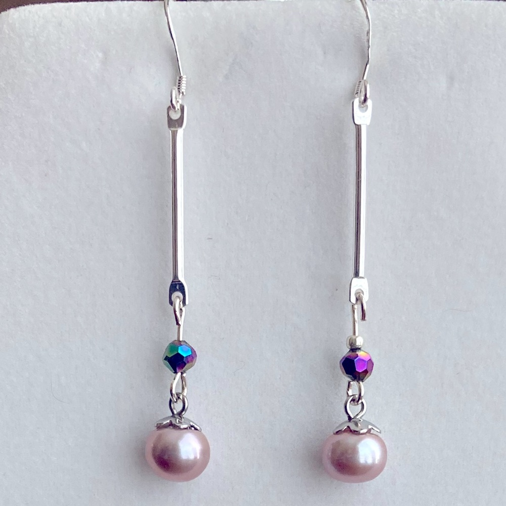 Genuine Mauve Pearl Bar Earrings....